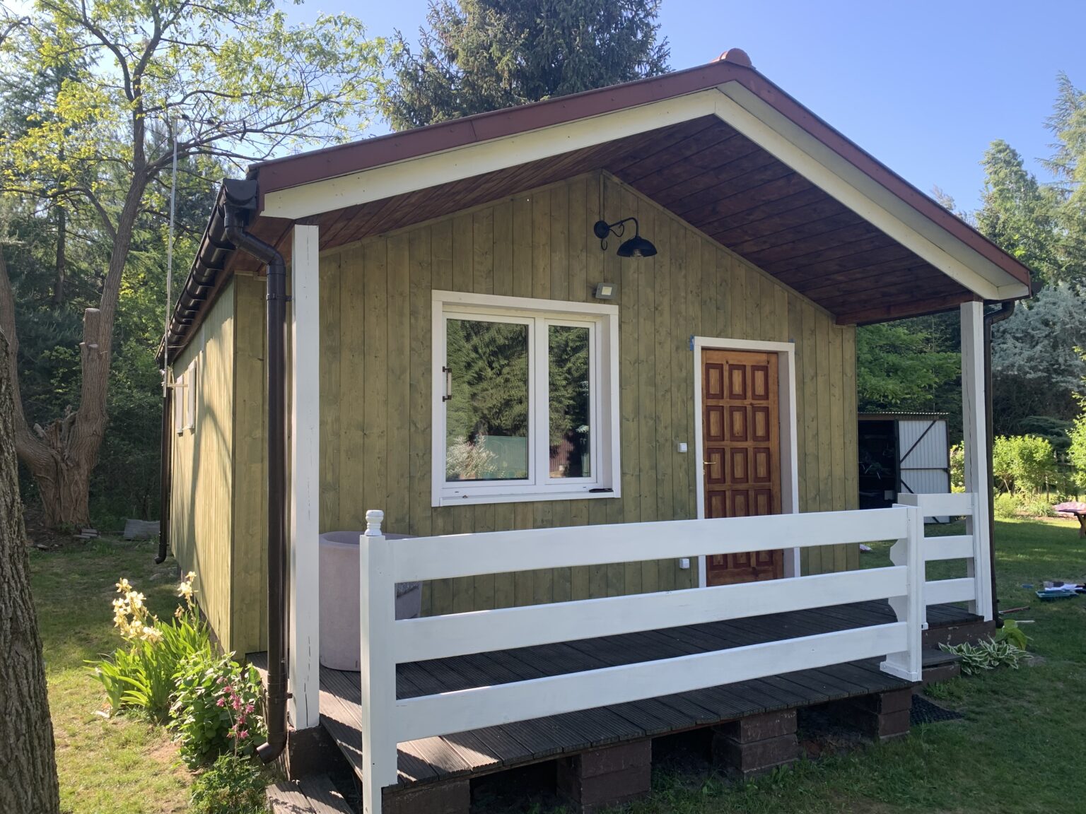 Nowoczesny dom drewniany w budowie