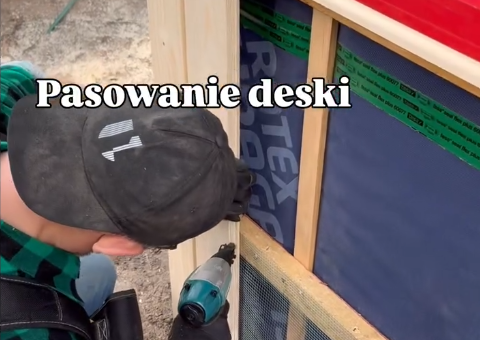 Mocowanie szpilkami przy elewacji świerkowej